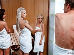 Lécher le cul, Blonde, Groupe, Branlette thaïlandaise, Orgie, Sauna, Maigrichonne, Tatouage