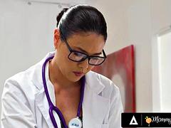 Cunnilingus, Asiático, Atrapados, Médico, Indio, Interracial, Lesbiana, Masturbación