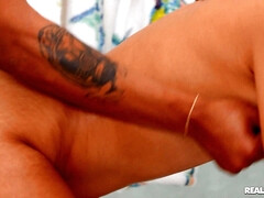 Leie, Bad, Schlafzimmer, Aufs gesicht abspritzen, Natürlichen titten, Socken, Hintern versohlen, Student