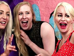 18 jahre, Fesselspiele, Britisch, Kleid, Weibliche domination, Handjob, Tätowierung, Jungendliche (18+)