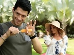 お尻, デカ尻, ブロンド, フェラチオ, バック, 指いじり, 手コキする, 淫乱熟女