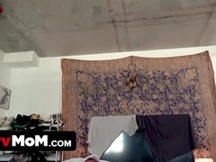 Sucer une bite, Brunette brune, Femme couguar, Mère que j'aimerais baiser, Seins naturels, Pov, Réalité, Nénés