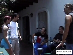 18 ans, Cul, Sucer une bite, Tir de sperme, Partouze, Groupe, De plein air, Adolescente