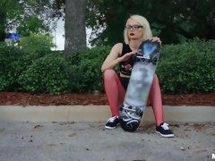 Cul, Blonde, Sucer une bite, En levrette, Béant, Lunettes, Rasée, Jarretelles