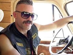 Verga grande, Mamada, Morena, Coche, Sexo duro, Pequeña, Afeitado, Flaco