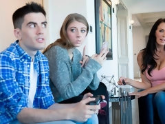 Gros seins, Sucer une bite, Brunette brune, Branlette thaïlandaise, Léchez, Mère que j'aimerais baiser, Rasée, Nénés