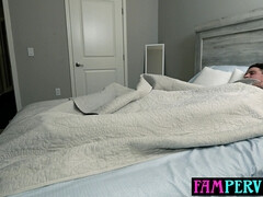 18 ans, Grosse bite, Sucer une bite, Brunette brune, Gorge profonde, En levrette, Pov, Adolescente