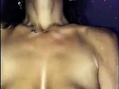 Enthousiasteling, Moeder die ik wil neuken, Tieten likken