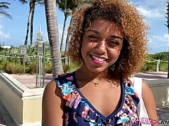 Grosse bite, Sucer une bite, En levrette, Noir ébène, Interracial, Maigrichonne, Adolescente, Nénés