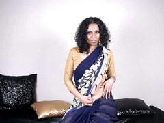 Enthousiasteling, Grote mammen, Bruinharig, Indisch, Masturbatie, Moeder die ik wil neuken, Alleen