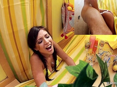 Sucer une bite, Brunette brune, Queue, En levrette, Souple, Embrassement, Chatte, Rugueux