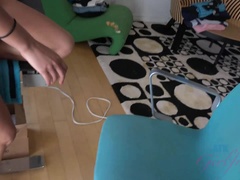 Amateur, Sucer une bite, Brunette brune, Doigter, Orgasme, Chatte, Rasée, Fumer