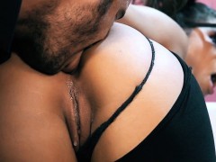 Bisexuelle, Sucer une bite, Brunette brune, Hd, Lesbienne, Jarretelles, Plan cul à trois