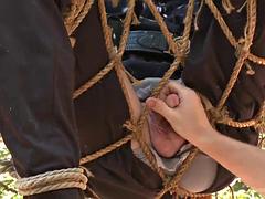 Sadomasochismus, Fesselspiele, Spermaladung, Schwul, Handjob, Im freien, Flotter dreier, Spielzeuge