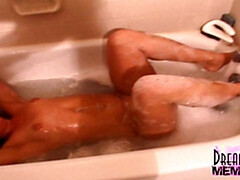 Amateur, Cuarto de baño, Morena, Acercamiento, Hd, Tetas naturales, Coño, Afeitado