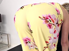 Madres para coger, Tetas