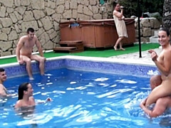 Tetas grandes, Coche, Club, Fetiche, Penetracion con dedos, Grupo, Hd, Orgía