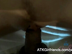 18 ans, Sucer une bite, Branlette thaïlandaise, Petite amie, Seins naturels, Pov, Tatouage, Adolescente