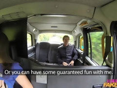 Leie, Auto, Spermaladung, Aufs gesicht abspritzen, Würgen, Muschi, Hintern versohlen, Schlucken