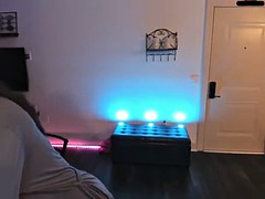 Enthousiasteling, Latijnse vrouw, Alleen