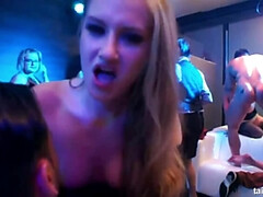 Blond, Bruinharig, Naakte man aangeklede vrouw, Groep, Hd, Interraciaal, Feest, Tatoeage