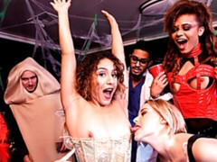 Blasen, Hundestellung, Gruppe, Handjob, Orgie, Rasiert, Jungendliche (18+), Titten