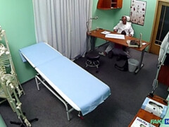 Amateur, Engañando, Médico, Penetracion con dedos, Enfermera, Oficina, Coño, Uniforme