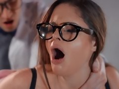 Анальный секс, Большие сиськи, Брюнетки, Грудастые, Доктор, Милф, Бритые