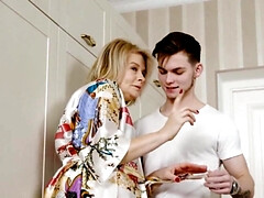 18, デカパイ, 茶髪の, エロ熟女, 旦那, 淫乱熟女, ロシア人, 妻
