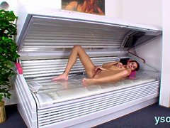 Enthousiasteling, Masturbatie, Tepels, Twee staartjes, Mager, Alleen, Tiener, Tieten likken