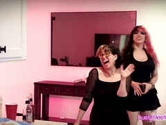 18 ans, Grosse bite, Sucer une bite, Brunette brune, Groupe, Hard, Fête, Réalité