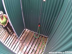 Leie, Grosse titten, Riesig, Monster, Pool, Öffentlich, Titten, Spanner