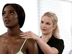 Nana, Blonde, Noir ébène, Érotique, Interracial, Lesbienne, Massage, Réalité