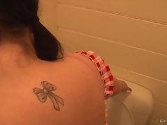 Bianca B and Cleo - Pissing