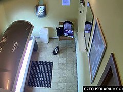 Leie, Braunhaarige, Fingern, Masturbation, Öffentlich, Muschi, Realität, Solo