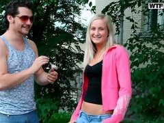 Grosser arsch, Grosse titten, Hundestellung, Handjob, Im freien, Rasiert, Entkleiden, Jungendliche (18+)