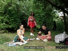 エロ熟女, 浮気する, チン, ヨーロピアン, 淫乱熟女, 母, アウトドア, 奇妙