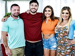 Gros cul, Grosse bite, Gros seins, Sucer une bite, En levrette, 2 femmes 1 homme, Mère que j'aimerais baiser