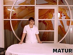 Минет, Постарше, Мастурбация, Милф, Мамочка, Натуральные сиськи, Мачеха, Тату