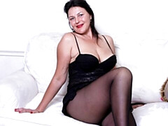 Leie, Grosser arsch, Grosse titten, Fingern, Masturbation, Milf, Solo, Entkleiden