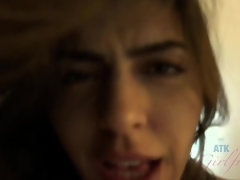 Leie, Blasen, Braunhaarige, Aufs gesicht abspritzen, Fussjob, Freundin, Dürr, Titten