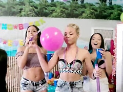 18 años, Tetas grandes, Rubia, Mamada, Grupo, Fiesta, Adolescente, Tetas