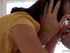 Blasen, Braunhaarige, Hundestellung, Hardcore, Latina, Lecken, Natürlichen titten, Tätowierung