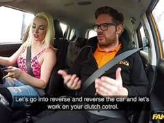 Enthousiasteling, Pijpbeurt, Auto, Hondjeshouding, Sperma in gezicht, Handbeurt, Likken, Gezichtspunt