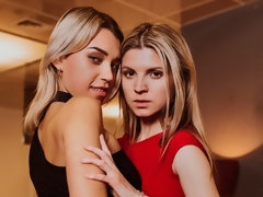 Поза 69, Блондинки, Минет, Две девушки, Ласковые ручки, Молоденькие, Втроем, Сиськи