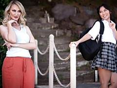 Grote kont, Vingeren, Zoenen, Masturbatie, Kut duiken, Geschoren, Strippen, Tieten likken