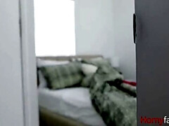 Grote kont, Grote mammen, Bruinharig, Rondborstig, Fetisj, Hardcore, Interraciaal, Tiener