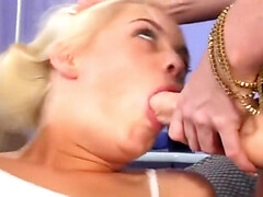 Grosse bite, Blonde, En levrette, Double pénétration, Hard, Talons, Adolescente, Plan cul à trois