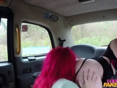 Cul, Voiture, Femme dominatrice, Lesbienne, Léchez, Masturbation, De plein air, Chatte