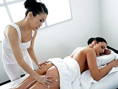 Fingern, Interrassisch, Küssen, Lesbisch, Lecken, Masturbation, Muschi, Titten